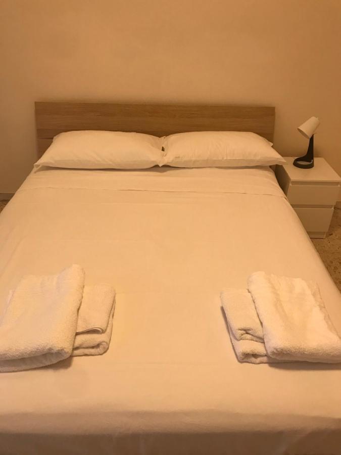 B&B Parco 2 Giugno บารี ภายนอก รูปภาพ